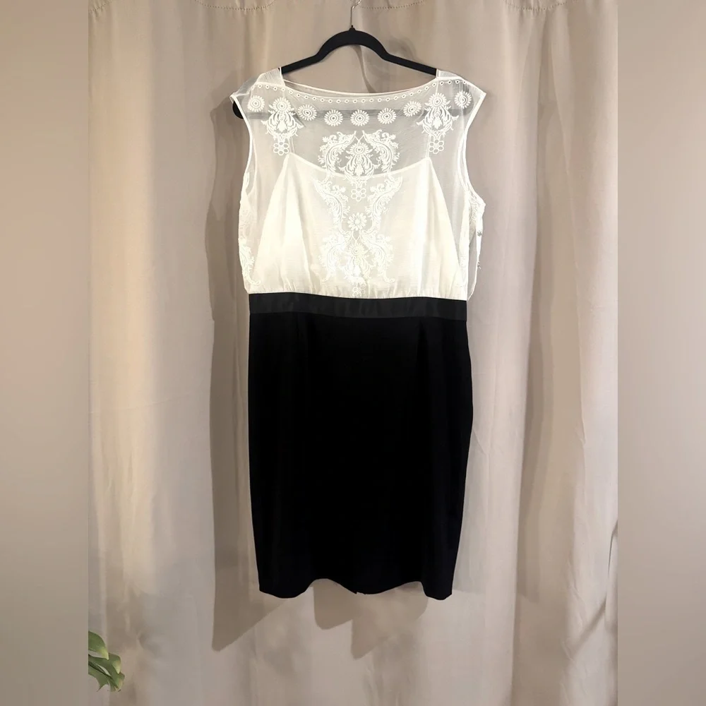 Women’s Ralph Lauren Black and White Lace Dress - Picture 1 of 8